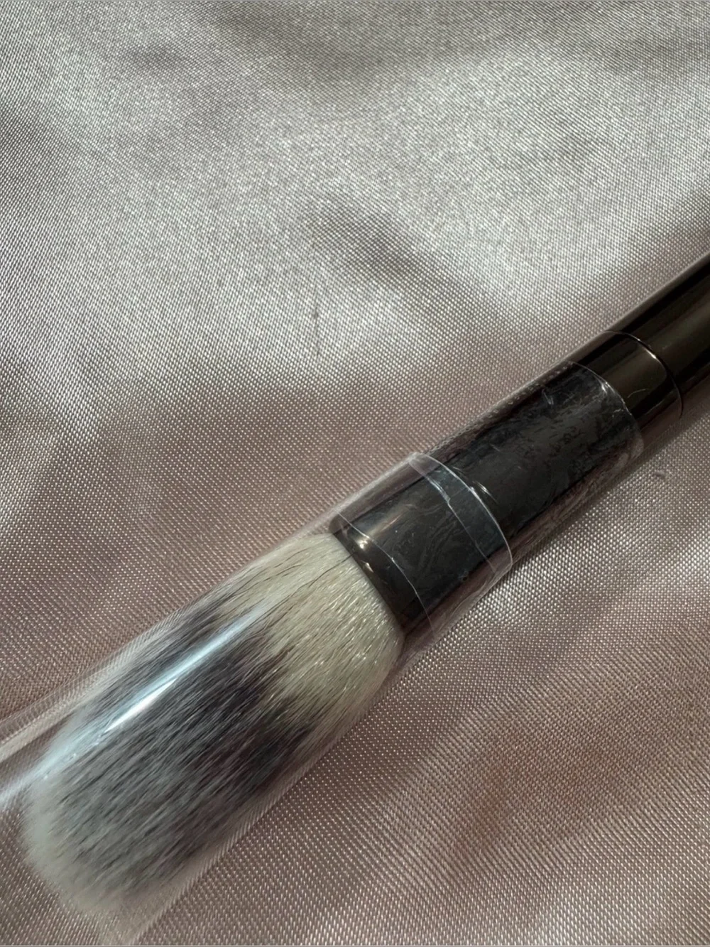 Hourglass Veil Powder Brush